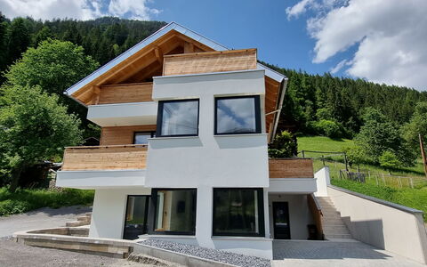 See 52: Sky, Plante, Himmel, Bygning, Ejendom, Vindue, Træ, Land Lot, Hus, Trappe