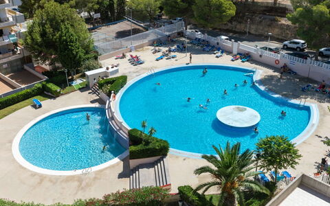 Salou 704: Himmel, Bygning, Ejendom, Plante, Sky, Arkitektur, Vindue, Træ, Urban Design, Hældning