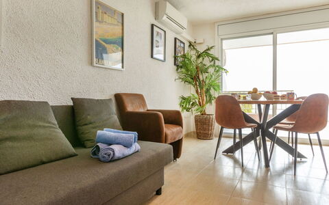 Miami Palace: Møbel, Indretning, Væg, Gulvbelægning, Træ, Etage, Couch, Værelse, Stue, Loft