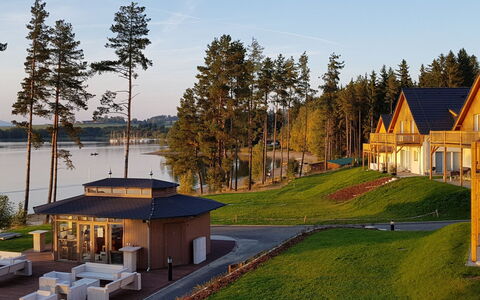 Lakeside Village 6: Himmel, Sky, Plante, Ejendom, Vindue, Bygning, Bjerg, Highland, Træ, Træ
