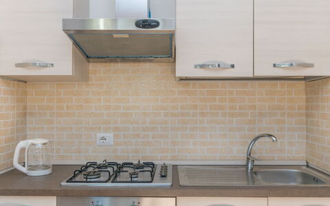 Lampara: Køkkenvask, Countertop, Hvid, Cabinetry, Tap, Håndvask, Køkken, Sanitærarmatur, Komfur, Belysning