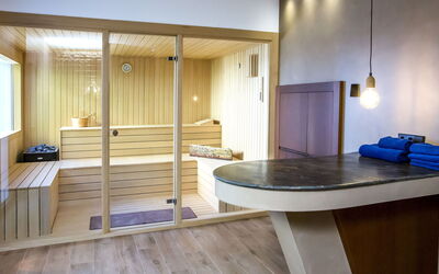 Villa El Paraiso al Mar Ambolo 551.3: Ejendom, Møbel, Træ, Indretning, Komfort, Bygning, Etage, Bord, Gulvbelægning, Væg