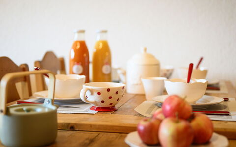 Plein Sud 3: Mad, Bordservice, Tallerkner, Drinkware, Orange, Serveware, Træ, Kop, Frugt, Plade
