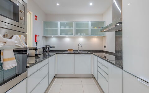 Vilamoura 171: Køkken, Køkken Apparat, Countertop, Cabinetry, Indretning, Større Bandage, Gulvbelægning, Loft, Etage, Komfur