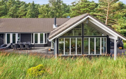 Ansgar - 150M from the Sea: Hjem, Tag, Sommerhus, Estate, Sidespor, Stuehus, Landscaping, Veranda, Garden Bygninger