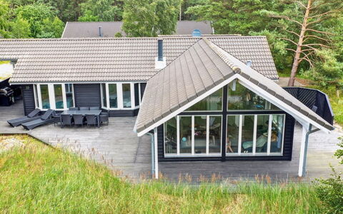 Ansgar - 150M from the Sea: Træ, Møbel, Lejlighed, Værelse, Loft, Bejdse, Stol, Hårdttræ, Klarlak, Tømmer