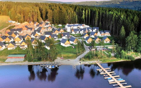Lakeside Village 35: Vand, Bygning, Vandressourcer, Ejendom, Plante, Træ, Naturlige Landskab, Azure, Natur, Sø