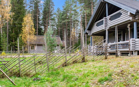 Kuukkeli: Svømmepøl, Udvej, Udendørs Møbler, Design, Skygge, Landscaping, Hotel, Water Feature, Eco Hotel