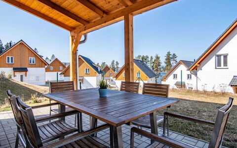 Lakeside Village 38 (+ Sauna): Himmel, Bygning, Møbel, Ejendom, Bord, Vindue, Træ, Skygge, Veranda, Stol
