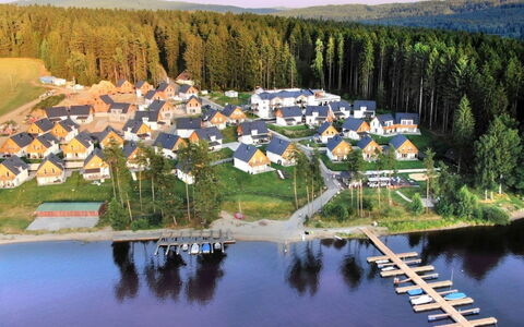 Lakeside Village 42: Vand, Vandressourcer, Plante, Ejendom, Bygning, Naturlige Landskab, Træ, Azure, Naturligt Miljø, Himmel