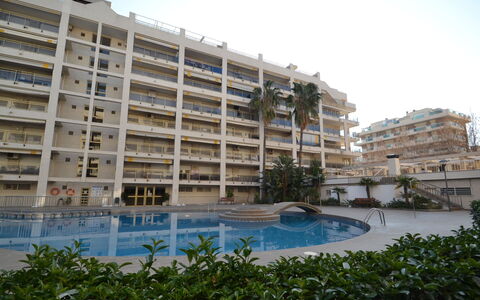 Salou 723: Vand, Bygning, Plante, Himmel, Vindue, Urban Design, Ejerlejlighed, Højhus, Fritid, Svømmepøl