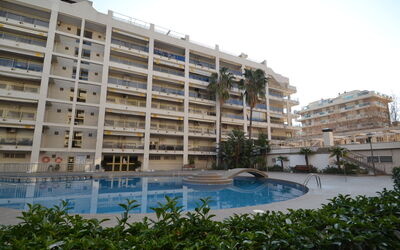 Salou 723: Vand, Bygning, Plante, Himmel, Vindue, Urban Design, Ejerlejlighed, Højhus, Fritid, Svømmepøl