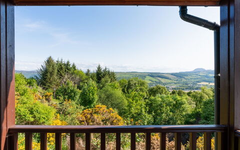Ceilidhtail Cottage: Himmel, Plante, Sky, Ejendom, Økoregion, Vindue, Natur, Træ, Naturligt Miljø, Veranda