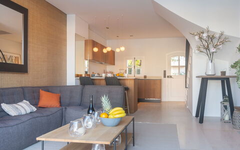 Maison Pêcheur 45: Vand, Bygning, Plante, Himmel, Vindue, Urban Design, Ejerlejlighed, Højhus, Fritid, Svømmepøl