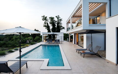 Villa Sonia: Svømmepøl, Boligområde, Hjem, Udvej, Estate, Skygge, Eco Hotel, Altan, Villa, Udendørs Møbler