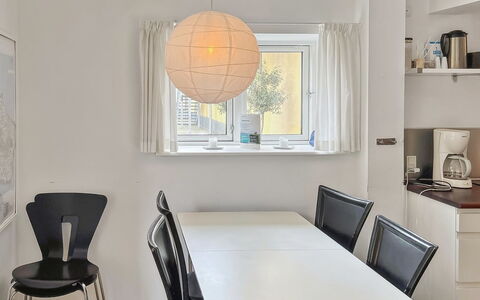 Amaia - 500M from the Sea: Tag, Hus, Land Lot, Hjem, Sommerhus, Estate, Garden Bygninger, Skygge, Bjælkehytte, Landscaping