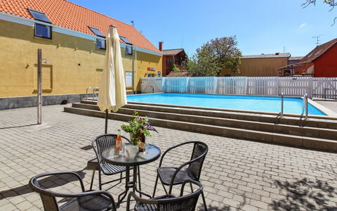 Thyrne - 500M from the Sea: Svømmepøl, Udvej, Kompositmateriale, Udendørs Møbler, Eco Hotel, Skygge, Hotel, Villa, Thermae, Ferieby