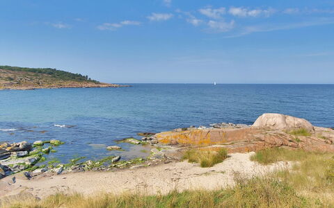 Thyrne - 500M from the Sea: Blå, Vand, Krop Af Vand, Kyst, Vandressourcer, Rots, Coastal Og Oceaniske Landskabsformer, Hav, Horisont, Sommer