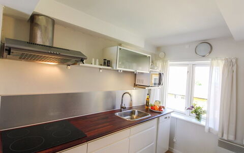 Thyrne - 500M from the Sea: Køkken Apparat, Køkken, Countertop, Større Bandage, Indretning, Gulvbelægning, Komfur, Cabinetry, Træ, Husholdningsapparat