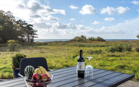 Kajsa - 50M from the Sea: Græs, Hus, Tag, Hjem, Sommerhus, Busk, Land Lot, Landdistrikt, Stuehus, Bunddække