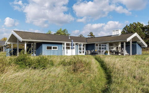 Kajsa - 50M from the Sea: Græs, Hus, Tag, Hjem, Sommerhus, Busk, Land Lot, Landdistrikt, Stuehus, Bunddække