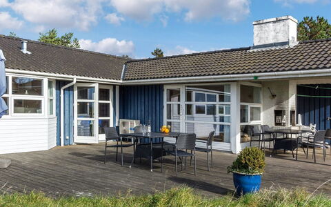 Kajsa - 50M from the Sea: Græs, Hus, Tag, Hjem, Sommerhus, Busk, Land Lot, Landdistrikt, Stuehus, Bunddække