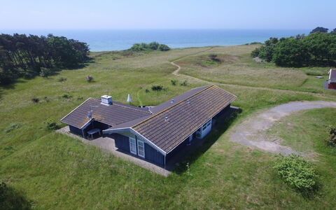 Kajsa - 50M from the Sea: Græs, Hus, Tag, Hjem, Sommerhus, Busk, Land Lot, Landdistrikt, Stuehus, Bunddække