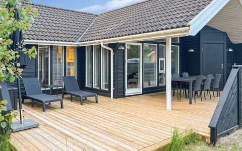 Greta - 200M from the Sea: Træ, Tag, Hjem, Sommerhus, Skygge, Veranda, Dæk, Planke, Sidespor, Hårdttræ