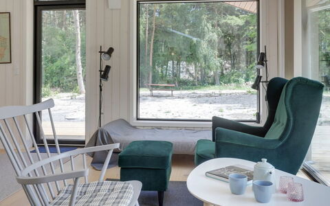 Anarosa - 200M from the Sea: Møbel, Indretning, Gulvbelægning, Stol, Etage, Bord, Belysning, Hjem, Stue, Værelse
