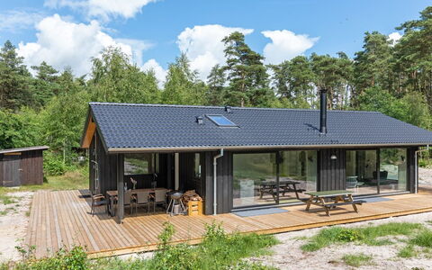 Anarosa - 200M from the Sea: Møbel, Indretning, Couch, Gulvbelægning, Etage, Stue, Værelse, Bord, Stol, Lejlighed
