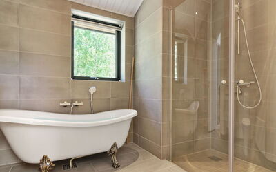 Anarosa - 200M from the Sea