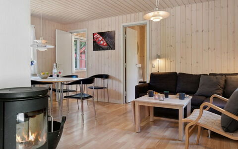 Nis - 200M from the Sea: Møbel, Bord, Udendørs Møbler, Udendørs Bord, Stol, Bejdse, Skygge, Backyard, Sommerhus, Køkken & Spisebord