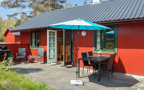 Ulla - 300M from the Sea: Udendørs Møbler, Sommerhus, Skygge, Stol, Gård, Udendørs Bord, Bejdse, Backyard, Garden Bygninger, Hårdttræ