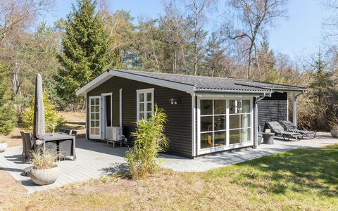 Zeytun - 800M from the Sea: Træ, Møbel, Lejlighed, Værelse, Loft, Bejdse, Stol, Hårdttræ, Klarlak, Tømmer
