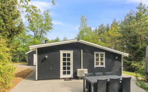 Zeytun - 800M from the Sea: Træ, Møbel, Lejlighed, Værelse, Loft, Bejdse, Stol, Hårdttræ, Klarlak, Tømmer