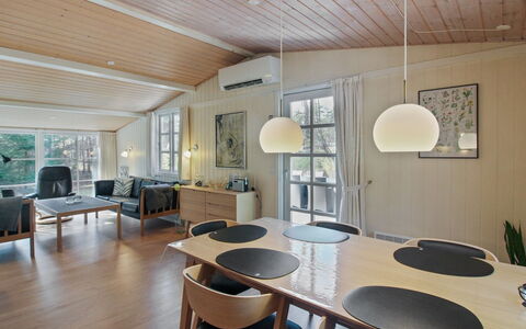 Zeytun - 800M from the Sea: Træ, Møbel, Lejlighed, Værelse, Loft, Bejdse, Stol, Hårdttræ, Klarlak, Tømmer