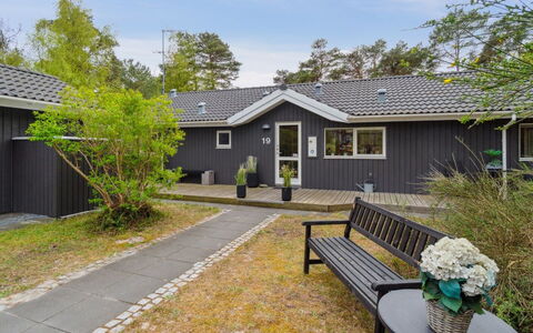 Bergulv - 75M from the Sea: Træ, Møbel, Lejlighed, Værelse, Loft, Bejdse, Stol, Hårdttræ, Klarlak, Tømmer