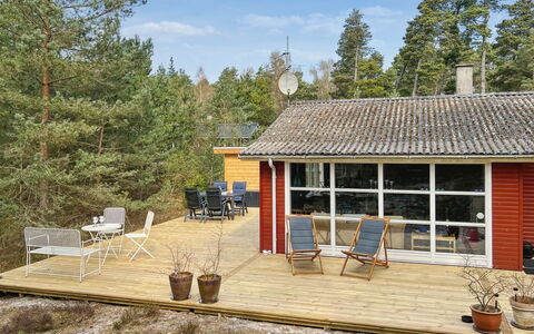 Kjeld - 900M from the Sea: Hus, Sommerhus, Tag, Garden Bygninger, Skygge, Skur, Backyard, Udendørs Møbler, Gård, Lawn