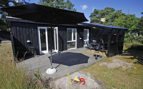 Talvikki - 250M from the Sea: Træ, Møbel, Lejlighed, Værelse, Loft, Bejdse, Stol, Hårdttræ, Klarlak, Tømmer