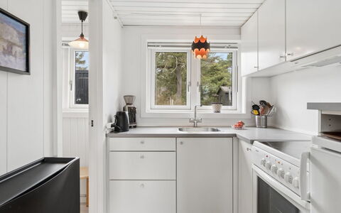 Talvikki - 250M from the Sea: Køkken, Countertop, Køkken Apparat, Større Bandage, Indretning, Gulvbelægning, Træ, Cabinetry, Loft, Husholdningsapparat