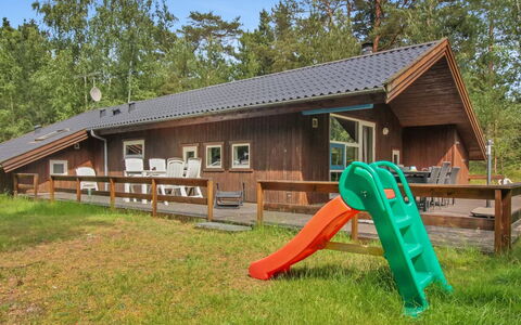 Almira - 1.2Km from the Sea: Træ, Møbel, Lejlighed, Værelse, Loft, Bejdse, Stol, Hårdttræ, Klarlak, Tømmer