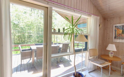 Almira - 1.2Km from the Sea: Træ, Møbel, Lejlighed, Værelse, Loft, Bejdse, Stol, Hårdttræ, Klarlak, Tømmer