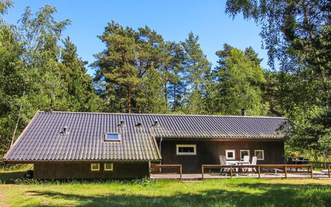 Almira - 1.2Km from the Sea: Træ, Møbel, Lejlighed, Værelse, Loft, Bejdse, Stol, Hårdttræ, Klarlak, Tømmer