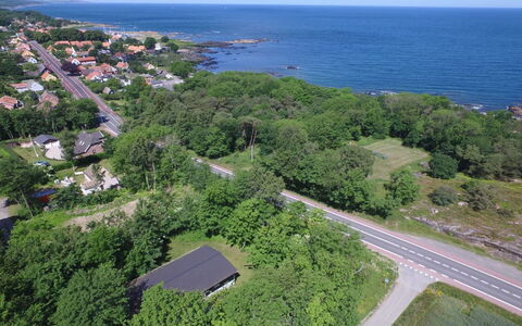 Lätizia - 300M from the Sea: Møbel, Indretning, Gulvbelægning, Etage, Loft, Værelse, Stol, Bord, Lejlighed, Køkken & Spisebord