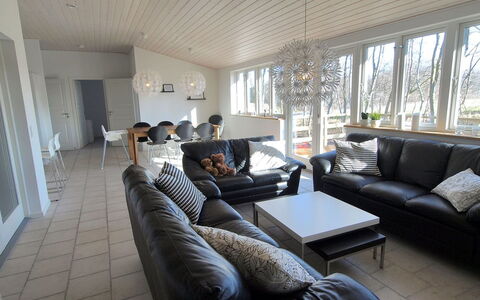 Lätizia - 300M from the Sea: Couch, Møbel, Indretning, Træ, Gulvbelægning, Etage, Stue, Loft, Hjem