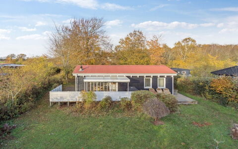 Anni - 250M from the Sea: Træ, Tag, Arkitektur, Hjem, Hus, Sommerhus, Sidespor, Hårdttræ, Hældning, Estate