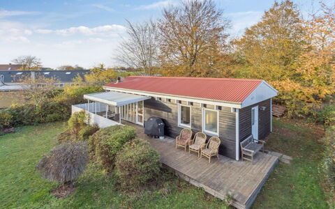 Anni - 250M from the Sea: Træ, Tag, Arkitektur, Hjem, Hus, Sommerhus, Sidespor, Hårdttræ, Hældning, Estate