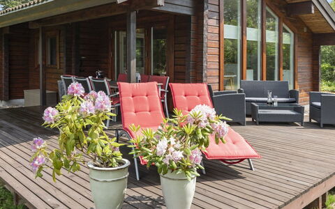 Nikolce - 250M from the Sea: Svømmepøl, Udendørs Møbler, Møbel, Udvej, Flise, Eco Hotel, Skygge, Stol, Fritid, Estate