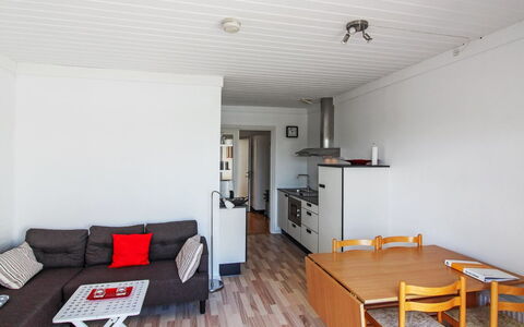 Valio - 6Km from the Sea: Træ, Møbel, Lejlighed, Værelse, Loft, Bejdse, Stol, Hårdttræ, Klarlak, Tømmer