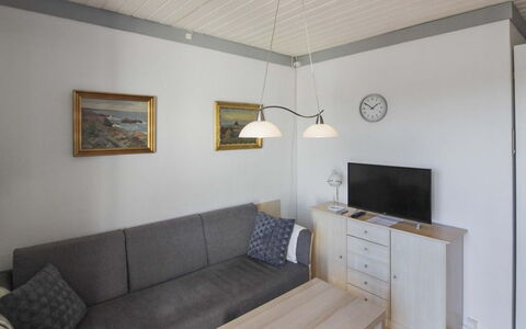 Fränze - 6Km from the Sea: Træ, Møbel, Lejlighed, Værelse, Loft, Bejdse, Stol, Hårdttræ, Klarlak, Tømmer